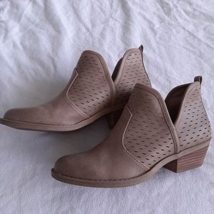 Report Booties Size 7